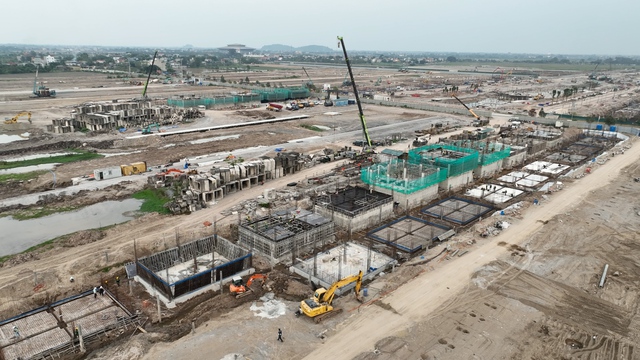 Soi tiến độ thi c&ocirc;ng thần tốc của đ&ocirc; thị nghỉ dưỡng Sun Group tại H&agrave; Nam- Ảnh 8.