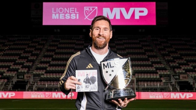 Messi vinh dự nhận giải thưởng Landon Donovan (MVP).