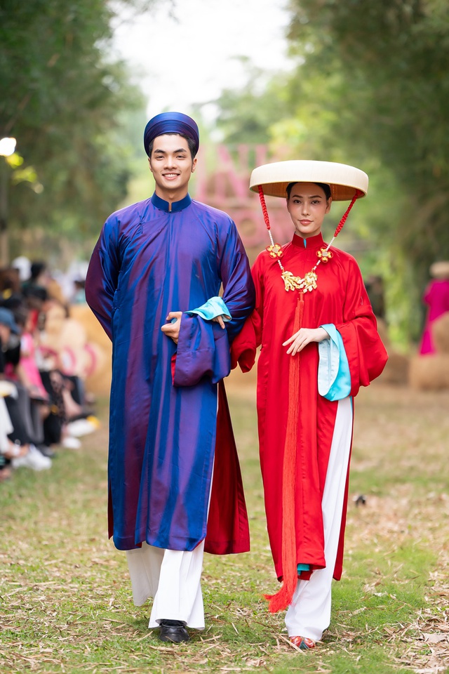Kỳ Hân - Mạc Hồng Quân làm vedette bộ sưu tập của NTK Nguyễn Trường Duy- Ảnh 5. Kỳ Hân - Mạc Hồng Quân làm vedette bộ sưu tập của NTK Nguyễn Trường Duy- Ảnh 5.