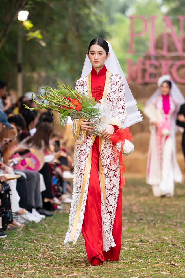 Kỳ Hân - Mạc Hồng Quân làm vedette bộ sưu tập của NTK Nguyễn Trường Duy- Ảnh 6. Kỳ Hân - Mạc Hồng Quân làm vedette bộ sưu tập của NTK Nguyễn Trường Duy- Ảnh 6.