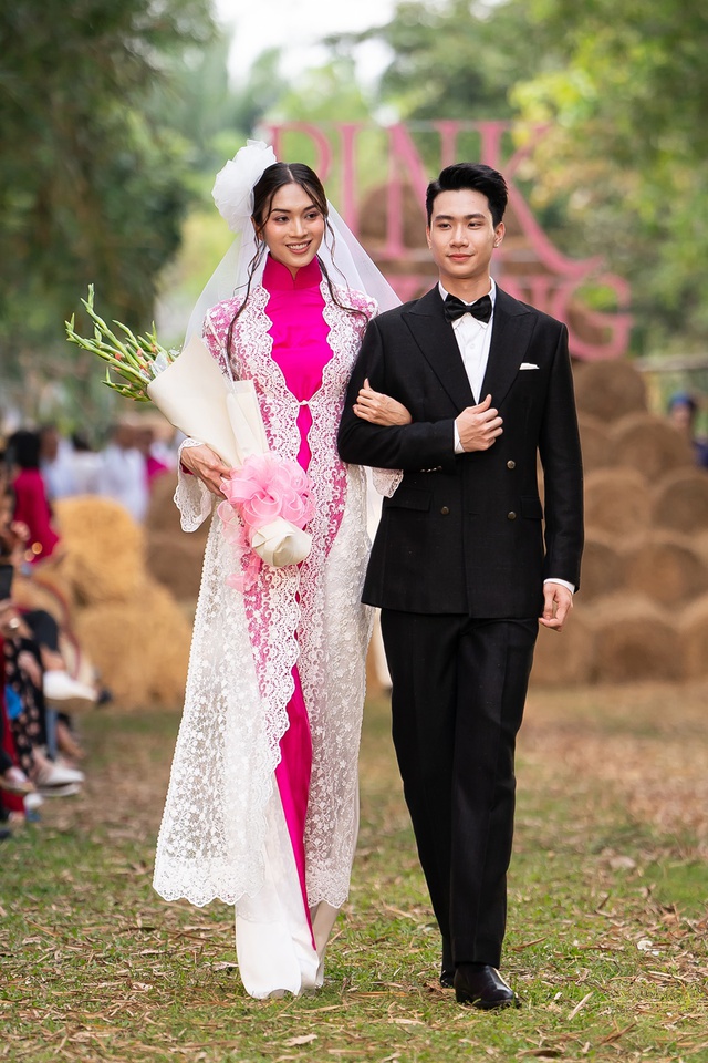 Kỳ Hân - Mạc Hồng Quân làm vedette bộ sưu tập của NTK Nguyễn Trường Duy- Ảnh 7. Kỳ Hân - Mạc Hồng Quân làm vedette bộ sưu tập của NTK Nguyễn Trường Duy- Ảnh 7.