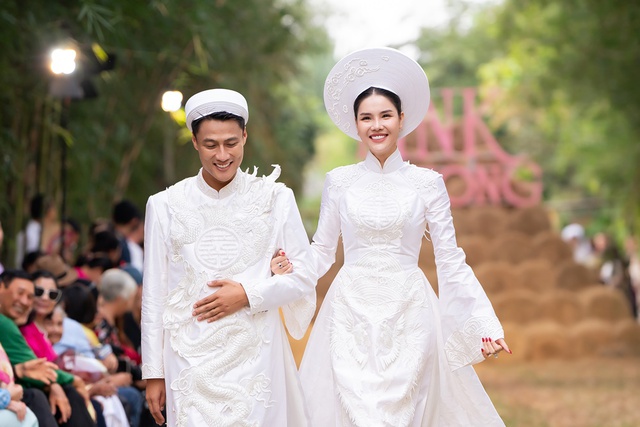 Kỳ Hân - Mạc Hồng Quân làm vedette bộ sưu tập của NTK Nguyễn Trường Duy- Ảnh 1. Kỳ Hân - Mạc Hồng Quân làm vedette bộ sưu tập của NTK Nguyễn Trường Duy- Ảnh 1.