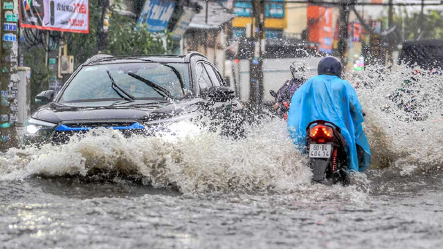 Mùa bão 2024 "khởi động", cả nước đón mưa to dồn dập- Ảnh 1.