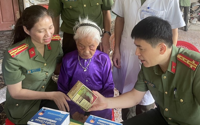 Mẹ Việt Nam anh hùng gần nửa thế kỷ khóc tìm 2 con liệt sĩ- Ảnh 3.