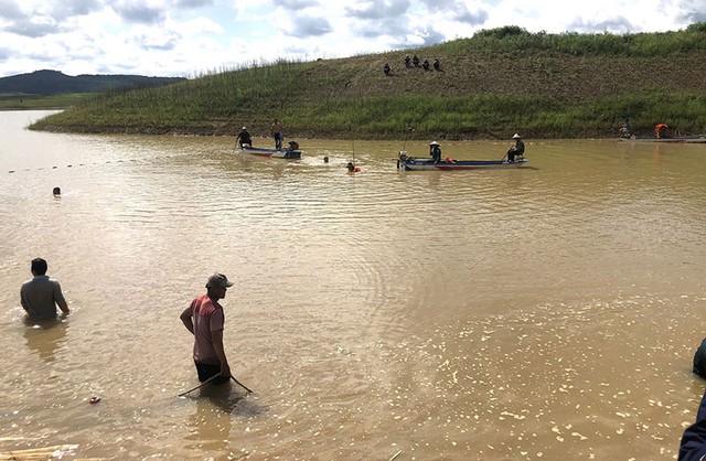 Kon Tum: Thương tâm mẹ mang thai lao xuống nước cứu con, cả 3 đuối nước tử vong- Ảnh 1.