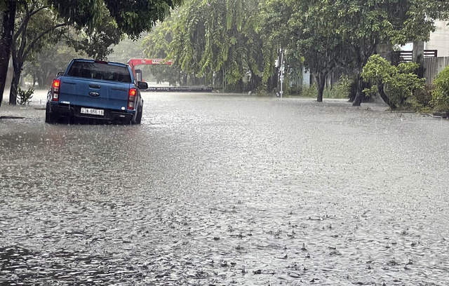 Dự báo thời tiết ngày 13/8/2024: Cảnh báo đợt "mưa to, mưa rất to" trải dài- Ảnh 1.