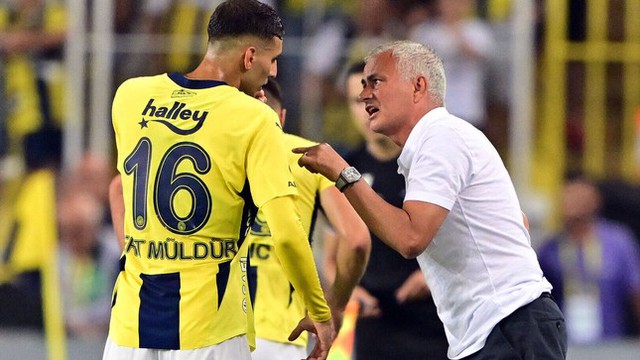 Mourinho nhận thất bại lớn đầu tiên khi dẫn dắt Fenerbahce.