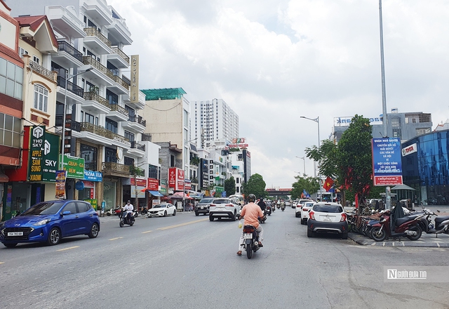 Hải Phòng: Ô tô tiếp tục đậu đỗ tràn lan tại vỉa hè, lòng đường- Ảnh 2.