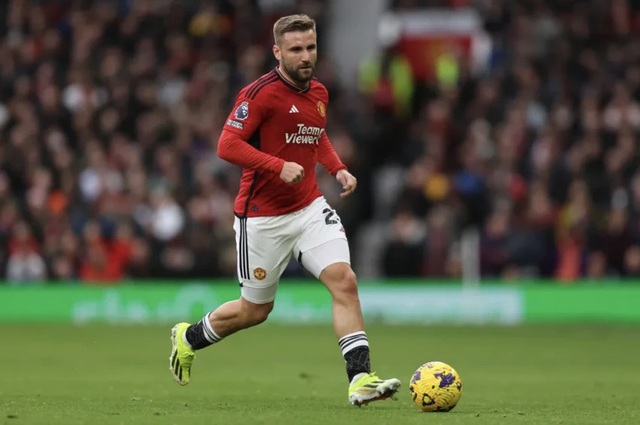 Luke Shaw dính chấn thương và sẽ phải nghỉ thi đấu trong giai đoạn đầu mùa  Premier League 2024/25. (ẢNH: GETTY)