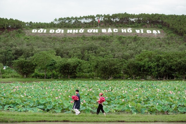 Bỏ phố về quê, trồng một loài hoa trên quê hương Bác, chàng trai kiếm 15 tỷ đồng/năm- Ảnh 4.