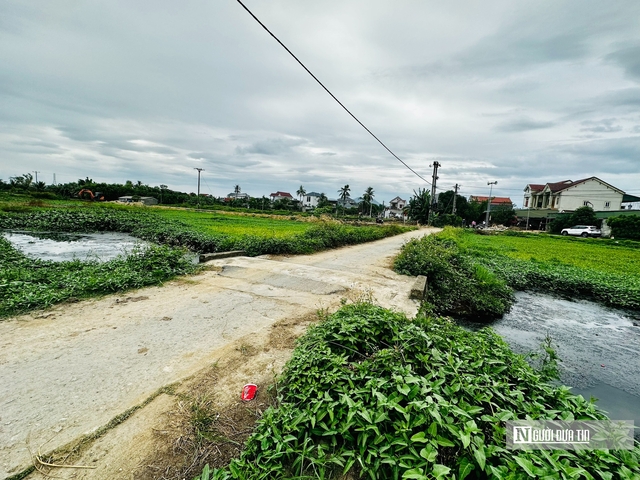 Nước thải sinh hoạt ùn ứ, người dân mệt mỏi khi sống chung với ô nhiễm- Ảnh 1.