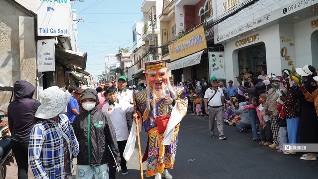 Chiêm ngưỡng vẻ đẹp lễ hội Nghinh ông Quan Thánh Đế quân ở Tp.Phan Thiết- Ảnh 2.