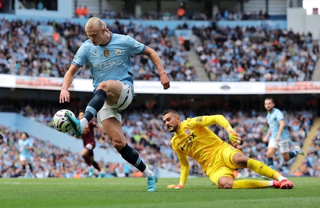 Erling Haaland lập hat-trick trong chiến thắng của Man City. (Ảnh: Getty)