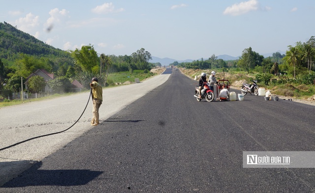 Cao tốc Hoài Nhơn - Quy Nhơn  đoạn qua xã Mỹ Hiệp (huyện Phù Mỹ, tỉnh Bình Định). Ảnh: Thu Dịu