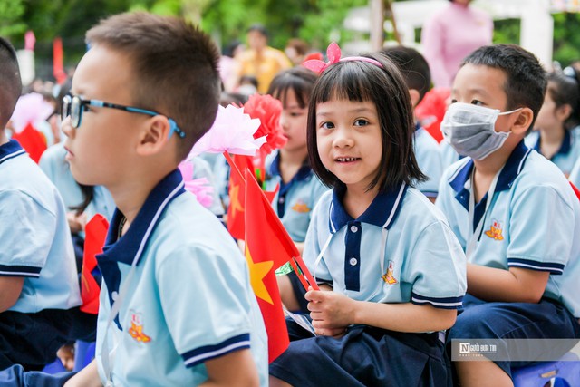 Bộ trưởng Nguyễn Kim Sơn nói về tình trạng thiếu giáo viên trước thềm năm học mới- Ảnh 5.