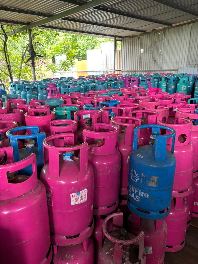 Hà Nội: Bắt quả tang cơ sở san, chiết, nạp LPG trái phép- Ảnh 3.