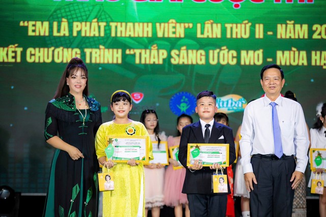 Nghệ nhân Hồ Thị Thanh Hương nhận bằng khen vì đóng góp cho công tác an sinh xã hội- Ảnh 7.