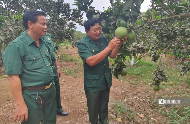 Những người lính quả cảm trên “mặt trận không tiếng súng”- Ảnh 2.