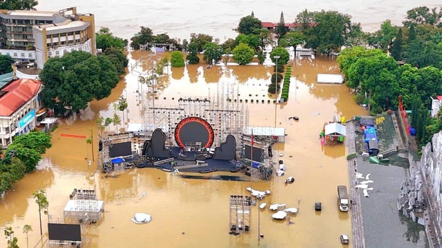 Tuyên Quang chìm trong nước lũ, Lễ hội Thành Tuyên 2024 buộc tạm dừng- Ảnh 1.