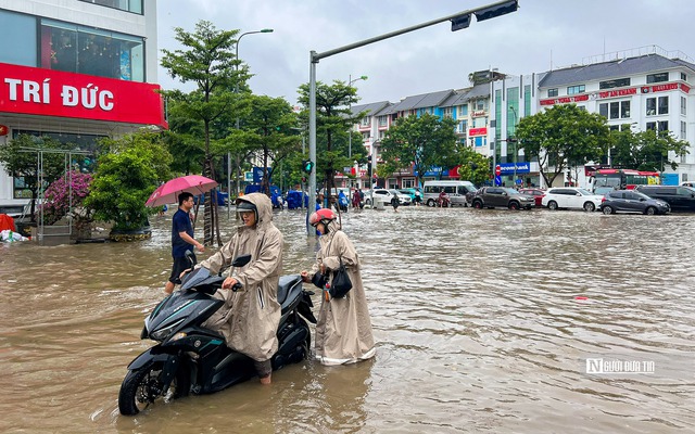 Hà Nội ban hành lệnh báo động 1 trên sông Hồng- Ảnh 1.