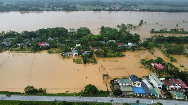 Nước các sông tăng cao, chảy xiết, Hà Nội chuẩn bị phương án sơ tán người dân- Ảnh 1.