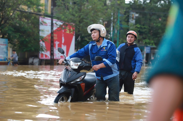 Thái Nguyên: Khẩn trương đưa trẻ nhỏ tại vùng lũ tới nơi an toàn- Ảnh 19.