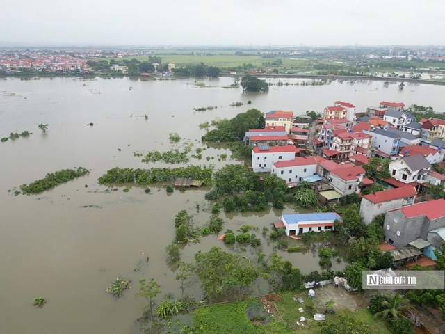 Hà Nội: Khẩn cấp sơ tán người dân ra khỏi vùng ngập lụt, nguy hiểm tại huyện Sóc Sơn- Ảnh 2.