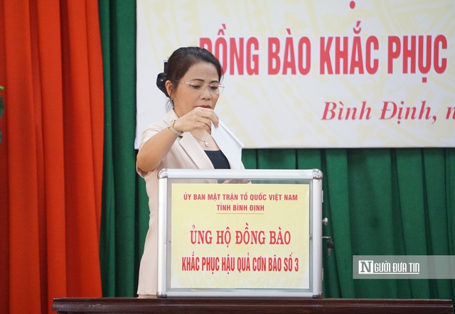 Bà Nguyễn Thị Phong Vũ – Chủ tịch Ủy ban MTTQ Việt Nam tỉnh Bình Định, cho biết ngay trong lễ phát động chiều này, Ủy ban MTTQ Việt Nam tỉnh Bình Định đã nhận 5 tỷ đồng. Số tiền này chuyển liền tới Ủy ban Trung ương MTTQ Việt Nam để hỗ trợ cho các tỉnh phía Bắc