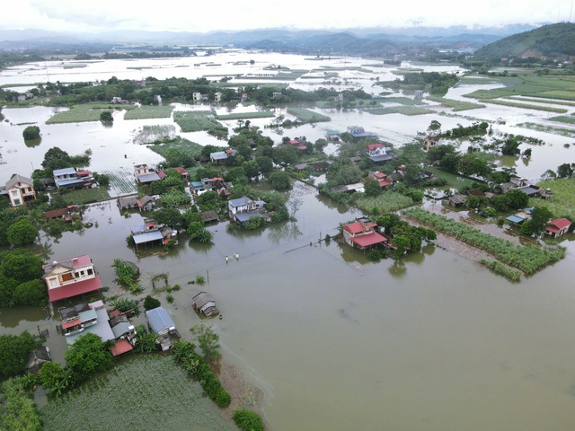 Nước sông Bưởi dâng cao, 100 hộ dân ở Thanh Hóa bị ngập và cô lập- Ảnh 1.