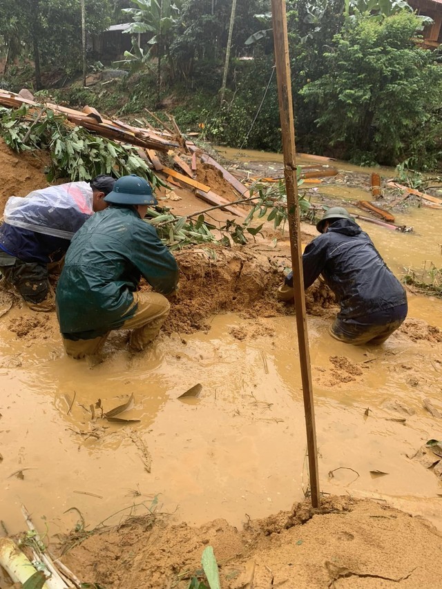 Vụ sạt lở đất ở Yên Bái: Tiếng khóc xé lòng của người thân các nạn nhân- Ảnh 4.