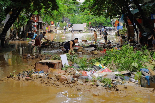 Phát hiện rắn độc bò vào nhà sau lũ, cần làm ngay việc này- Ảnh 3.