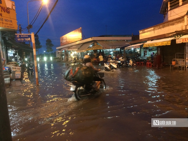 Hạ lưu sông Sài Gòn sắp đạt đỉnh triều cường, Bình Dương cảnh báo nguy cơ ngập nhiều nơi- Ảnh 1.