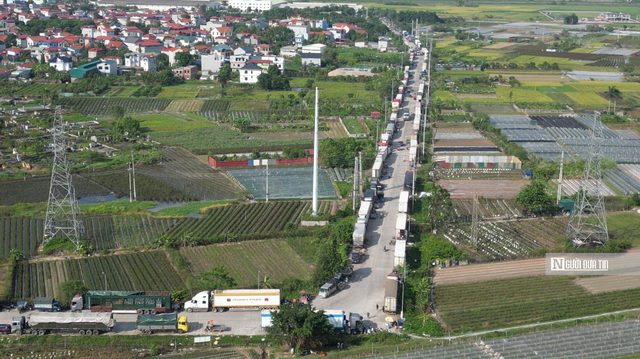 Vụ “chiếm” đường lập chợ tại Hà Nội: Chuyển về gần UBND xã lập chợ nhiều 