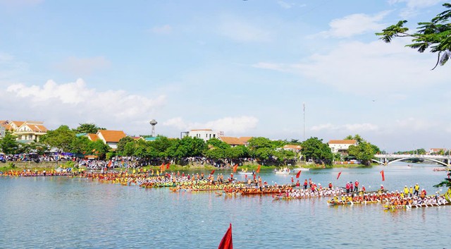 Sông Kiến Giang “dậy sóng” cùng giải đua thuyền mừng Tết Độc lập- Ảnh 2.