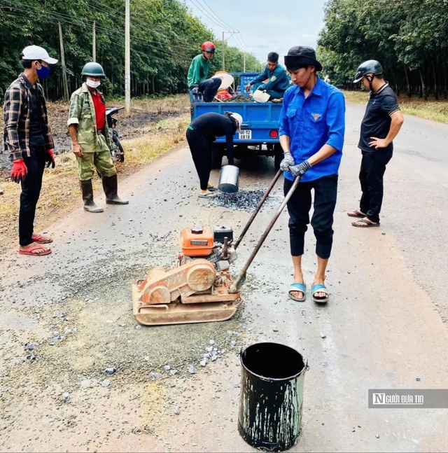 Cận cảnh tuyến đường 363 tỷ đồng đếm không hết ổ gà dù đã nhiều lần sửa chữa- Ảnh 12.