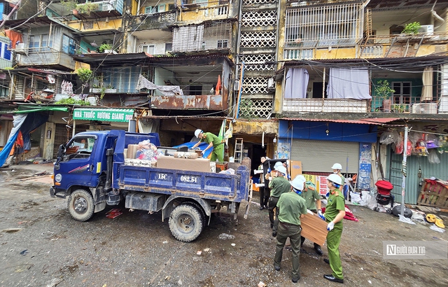 Hải Phòng: Hoàn thành di chuyển tài sản khỏi 2 tòa chung cư bị nghiêng- Ảnh 1.