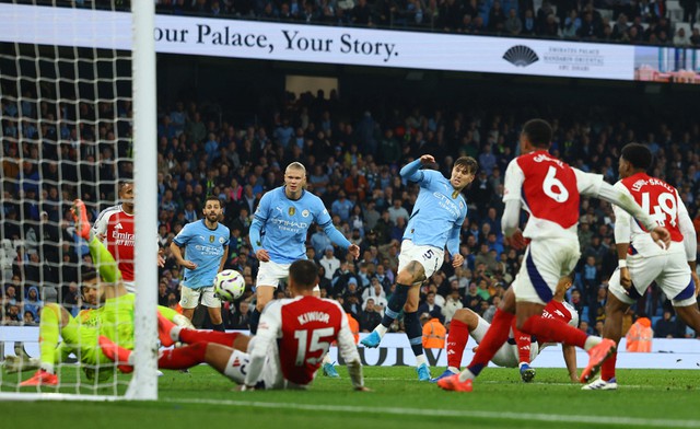 Trận đại chiến Man City-Arsenal trên sân vận động Etihad diễn ra đầy kịch tính. (Ảnh: Getty)