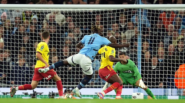 Man City tung ra sân nhiều cầu thủ trẻ khi tiếp đón Watford.