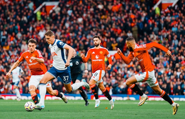 Man Utd đã bị Tottenham áp đảo ngay trên sân nhà Old Trafford. (Ảnh: Getty)