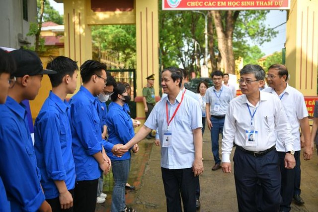 Bộ trưởng Nguyễn Kim Sơn nói về tình trạng thiếu giáo viên trước thềm năm học mới- Ảnh 2.