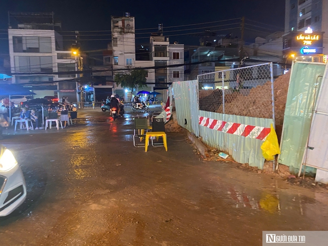 Tp.HCM: Nguy cơ mất an toàn từ kinh doanh lấn chiếm lề đường cạnh dự án đường sắt đô thị- Ảnh 6.