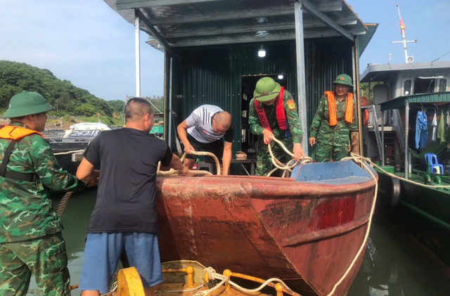 Quảng Ninh: Bắn pháo hiệu cảnh báo tàu thuyền ra khỏi vùng nguy hiểm của bão- Ảnh 2.