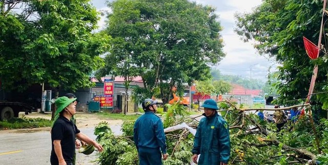 Bầu trời ở Nghệ An chuyển sang màu tím trước thời điểm bão số 3 đổ bộ- Ảnh 4.