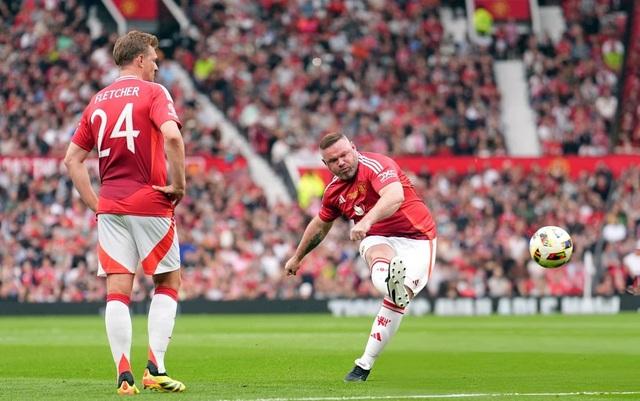 Rooney lập siêu phẩm trong ngày trở lại Old Trafford