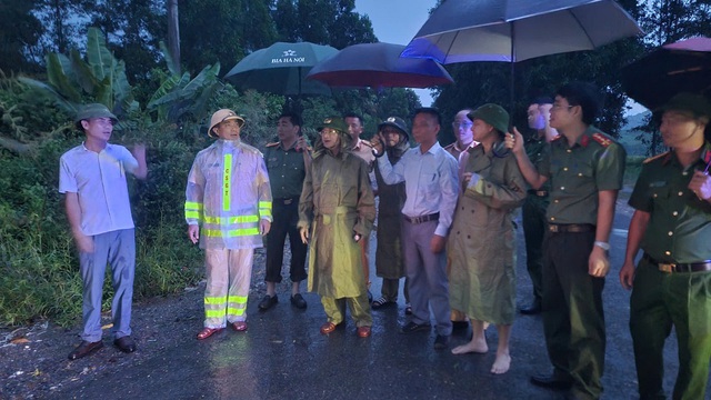 Giúp dân phòng chống bão, công an bắt 2 đối tượng tàng trữ ma túy- Ảnh 2.