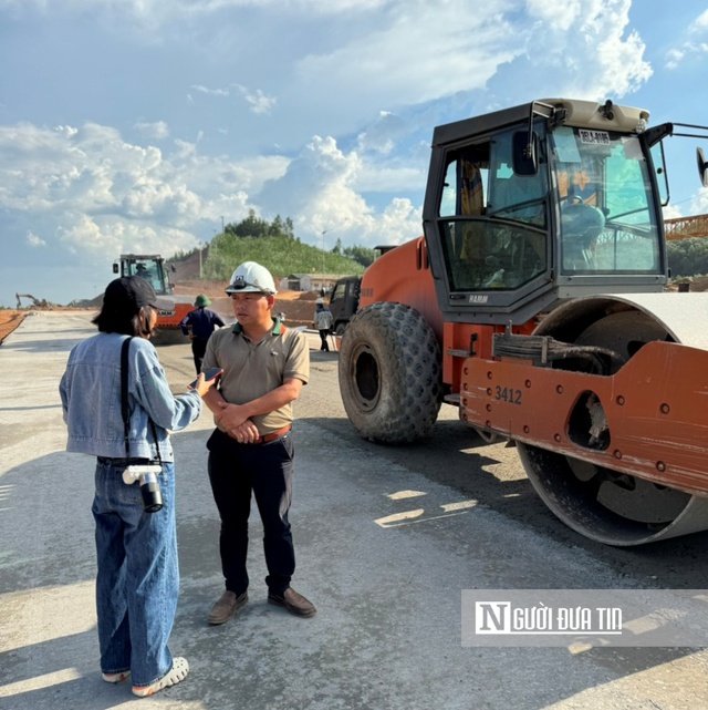 Theo các đơn vị thi công, Bình Định bàn giao mặt bằng sạch sớm, công tác hỗ trợ của chính quyền rất tốt, người dân đồng thuận nên tiến độ thi công được đẩy nhanh. Ảnh: Thu Dịu