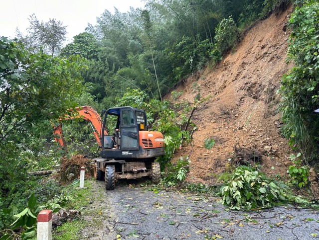 Cao Bằng: Xe khách bị lũ cuốn trôi, 2 hành khách tử vong- Ảnh 1.