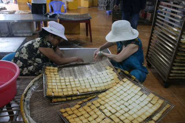 Hương Tết, hồn quê trong vị bánh khô mè Bà Liễu Mẹ- Ảnh 8.