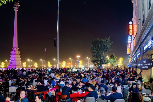 Gần 1 triệu kh&aacute;ch đ&oacute;n năm mới 2025 tại c&aacute;c &ldquo;điểm cầu&rdquo; Vingroup- Ảnh 8.