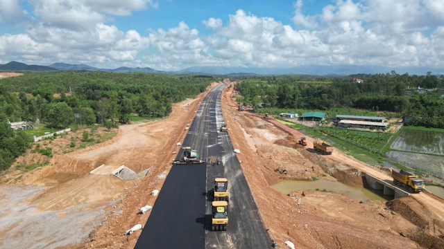 Quảng Bình: Yêu cầu giải quyết dứt điểm mặt bằng cao tốc trước 15/1- Ảnh 2.